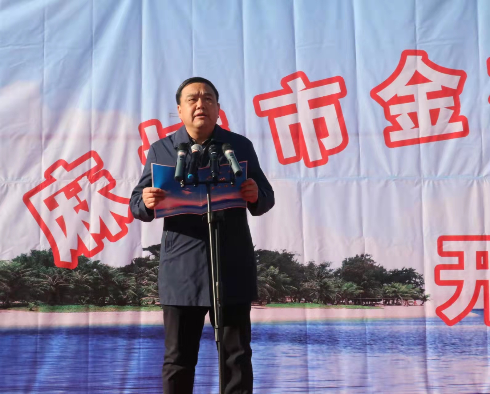 鄭立新主持開(kāi)工儀式 鄭立新主持開(kāi)工儀式